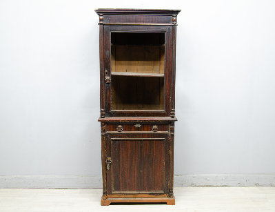 Старинная посудная горка