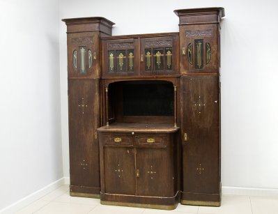 Антикварный буфет в стиле модерн