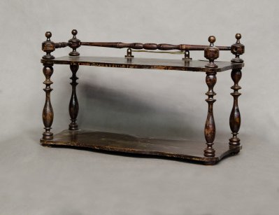 Старинная навесная полка