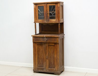 Антикварный небольшой дубовый буфет