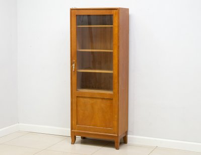 Старинный книжный шкаф