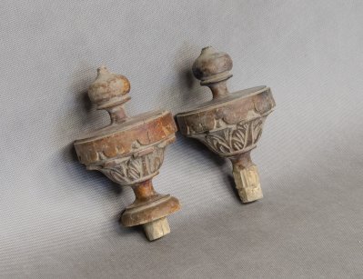 Пара декоративных элементов