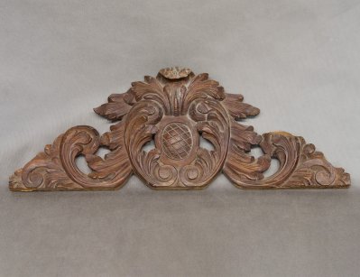Декоративный резной фронтон