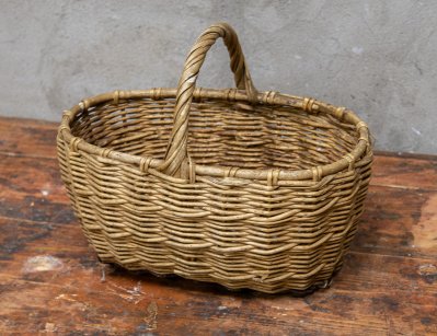 Старинная плетеная корзина