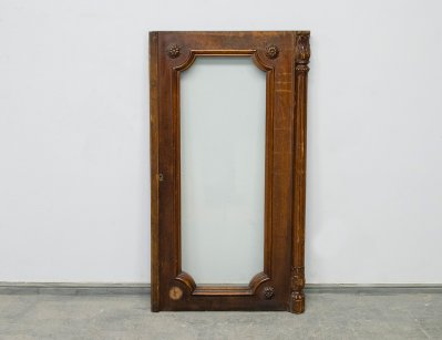 Антикварная дверца с резьбой