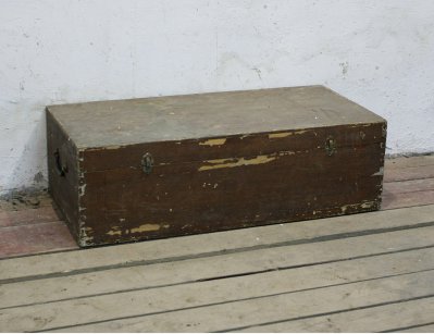 Старинный чемодан-сундук