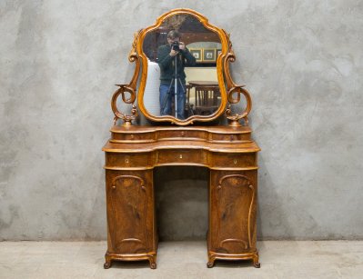 Антикварный туалетный стол (после реставрации)