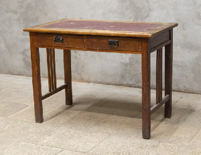 Старинный дубовый письменный стол