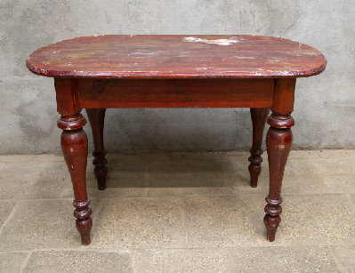 Старинный деревенский обеденный стол