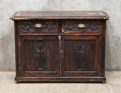 Старинная большая тумба