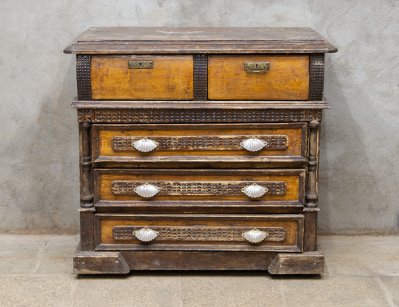 Старинный комод