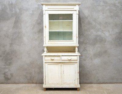 Старинная посудная горка