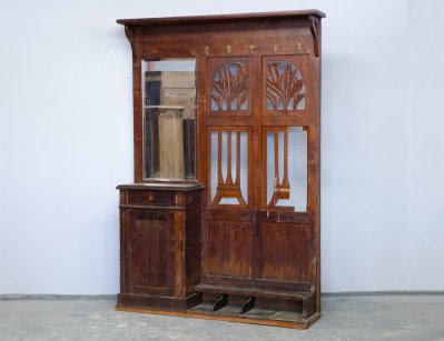 Антикварная прихожая с тумбой