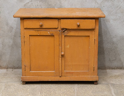 Старинная деревенская тумба