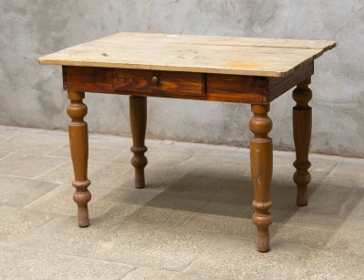 Старинный деревенский стол