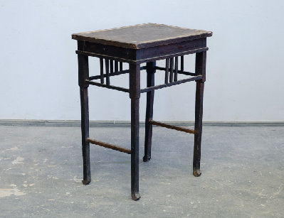 Старинный самоварный стол