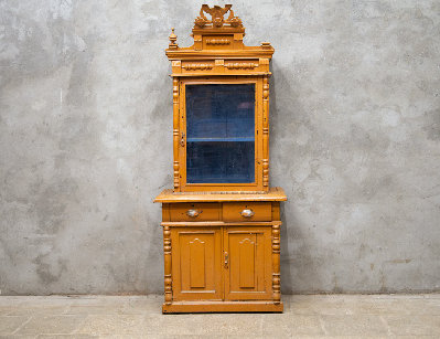 Старинная посудная горка