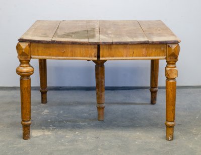 Старинный обеденный стол