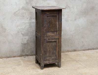 Старинная деревенская тумба
