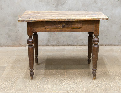 Старинный деревенский стол с ящиком