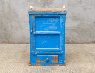 Старинный навесной шкафчик