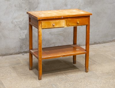 Старинный консольный столик с ящиками