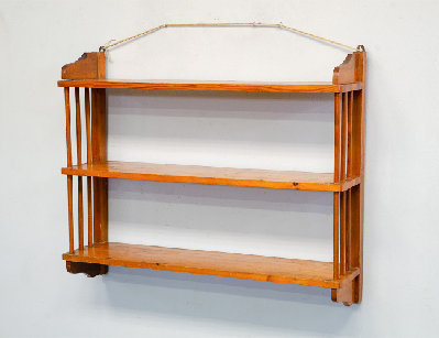 Старинная навесная полка