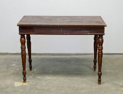 Старинный консольный столик с ящиком