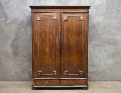 Старинный платяной шкаф 19 века
