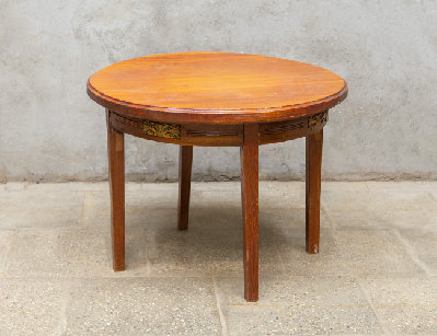 Старинный круглый столик