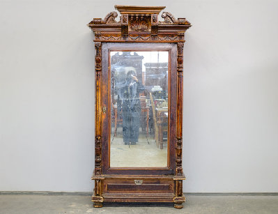 Антикварный бельевой шкаф 19 века