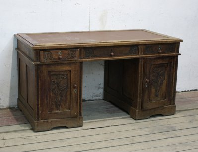 Дубовый кабинетный письменный стол модерн