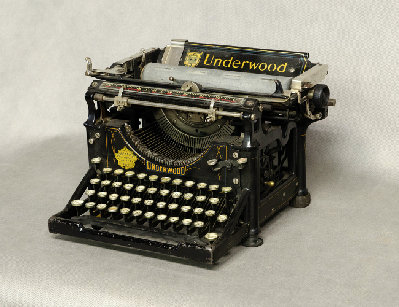 Старинная печатная машинка Underwood