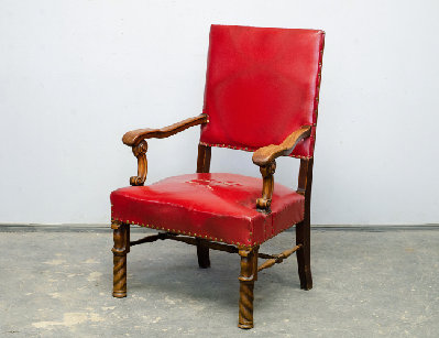 Старинное дубовое кабинетное кресло