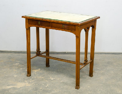 Старинный письменный стол модерн