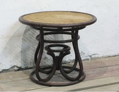 Старинный венский стол с ротангом