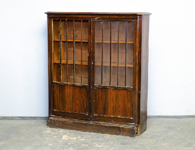 Антикварный кабинетный шкаф