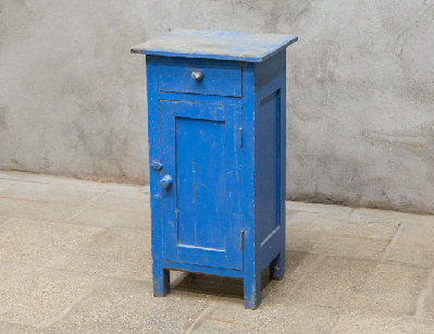 Старинная деревенская тумба