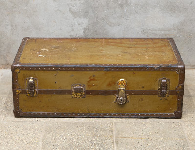 Антикварный дорожный кофр