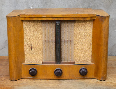 Радиоприёмник сетевой ламповый Мир М-152