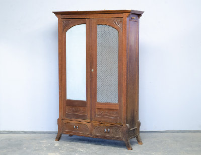 Антикварная платяной шкаф модерн