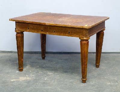 Старинный обеденный стол