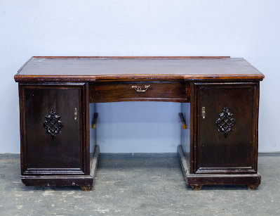 Старинный дубовый письменный стол