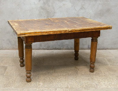 Старинный обеденный стол