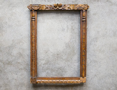 Старинный оклад настенного зеркала