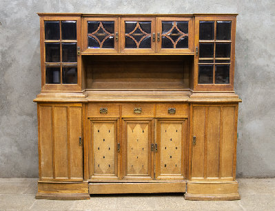 Антикварный дубовый буфет