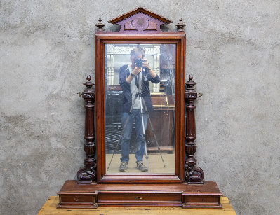 Антикварное накомодное зеркало