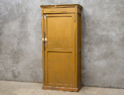 Старинный платяной шкаф