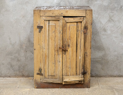 Старинная деревенская тумба