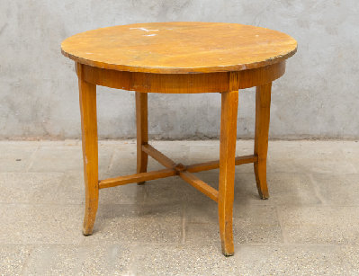 Старинный круглый обеденный стол